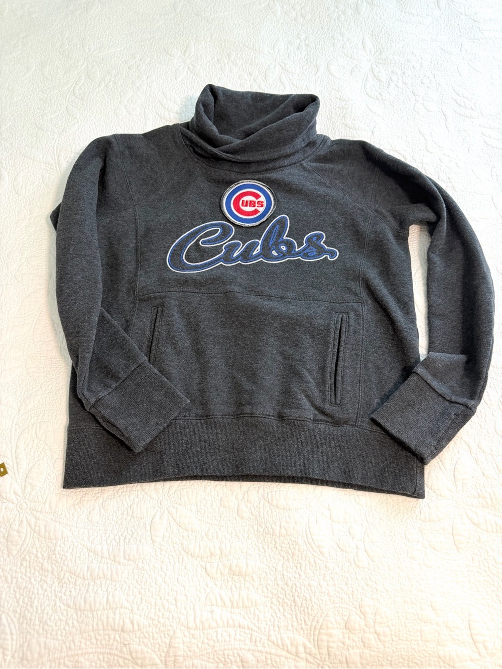 Chicago Cubs Women’s Small Baseball Sweatshirt Gray Embroidered Wrigley Field